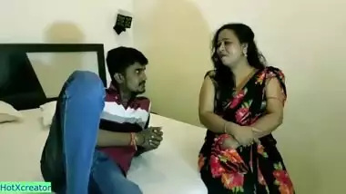 Indian beautiful Milf bhabhi fucking for money at sea beach resort!!