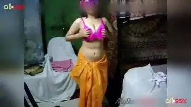 Whorish Indian aunty moans during passionate sex