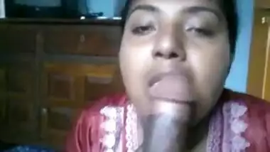 Sexy maid eating the whole junk of her boss