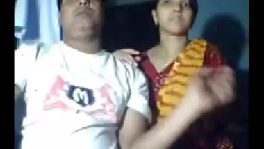 Village bhabhi shows bushy pussy & nice boobs