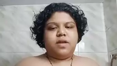 Desi fatty bhabi nice boobs