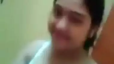 Beautiful desi girl show her big boob