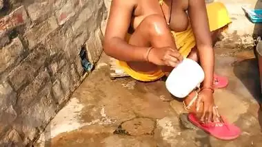 Desi Tamil Aunty Topless Outdoor Bath Capture...