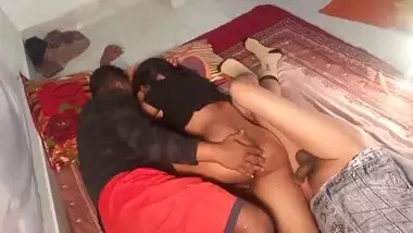 Desi whore uses her cunt and mouth to please brothers in threesome