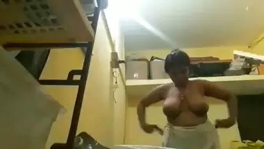 Indian girl exposes her boobies but soon puts black bra on in home porn