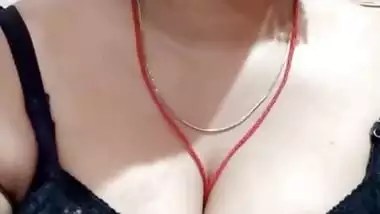 Desi Marathi Bhabhi Show His Lips And Boobs Live Video Camera Show