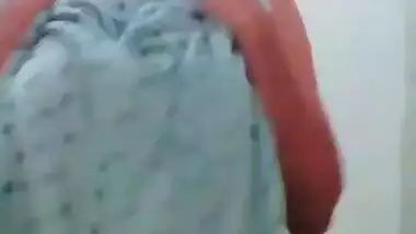 Sri Lankan Young Girl Leaked 2 videos and photos part 2