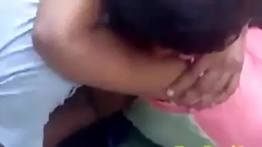 Indian guy kisses XXX tits of GF during outdoor chudai not noticing cam