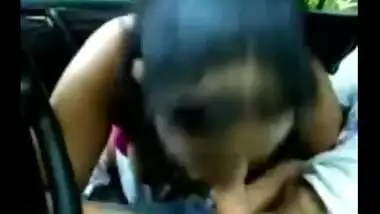 Hindustani maid aur malik ka car mai Hindi chudai mms