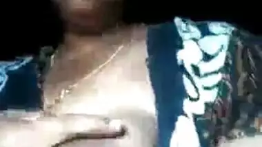 Tamil bhabhi showing big boobs secretly in bedroom