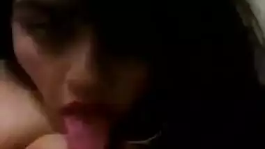 Sexy Desi Girl play with Boobs