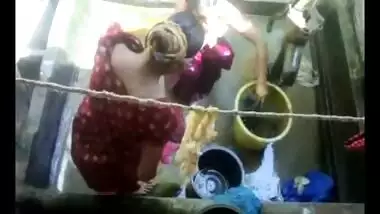 lucknow sisters taking bath together