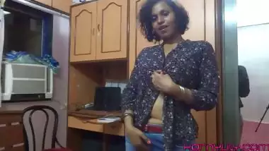 Horny Tamil maid with no panties female...