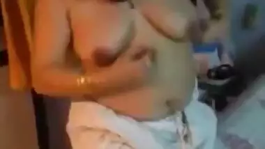 Busty Bengali Aunty Showing Big Boobs And Pussy