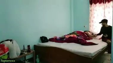 Indian rich NRI wife real hardcore sex with Food delivery boy!! Hot viral sex