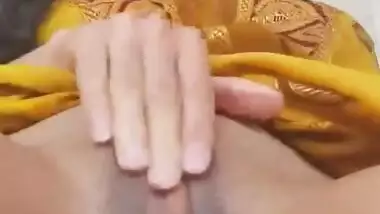 Desi sexy bhabi show her sexy pussy