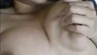 amateur hot wife fingering n moaning her wet pussy on bed