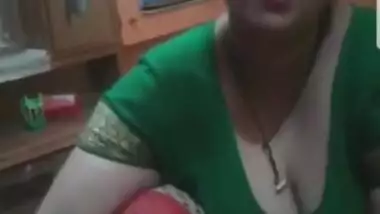 Sexy Aunty Huge Boobs and Cleavage