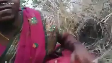 Village bhabi fucking in Jungle