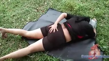 Indian Milf Wife Fucked By Young Dever In Field