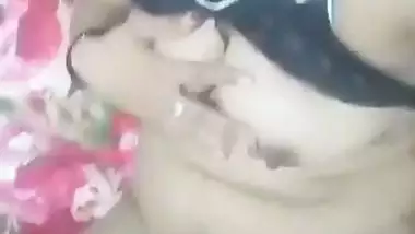 Unsatisfied Pakistani sex bhabhi viral nude show