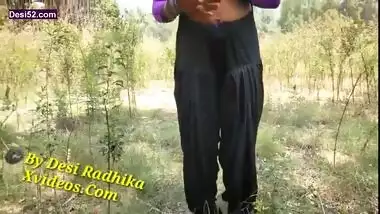 Desi village aunty outdoorshow her pussy