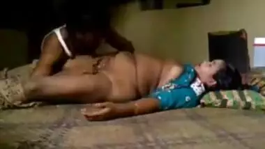 Desi couple licking pussy with fucking on floor.