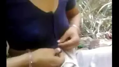 Ranchi village aunty fucks lover in open fields