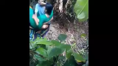 Newly wed pair have a fun outdoor sex on their honeymoon