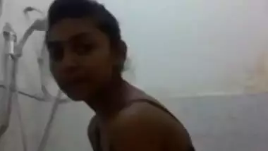 Sexy Bengali chick showing off her bathing clip