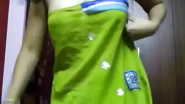 bhabhi naked in green sari