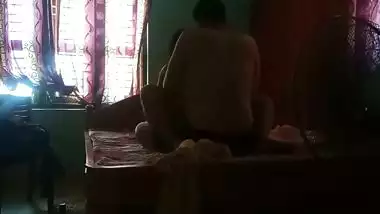 Horny husband drills his wife’s pussy in desi sex video