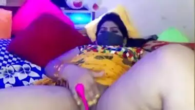 Luxurious wife deserves tips for XXX masturbation from her Desi fans