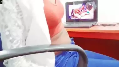 Sri Lankan office lady watching lesbian porn and playඔෆිස් අක්කගෙ තෙත පුටුව