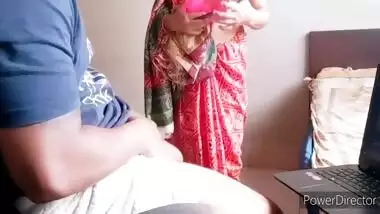 Indian Aunty In Perfect Valentine Gift For Indian Maid ( Kamwali Ko Gift)