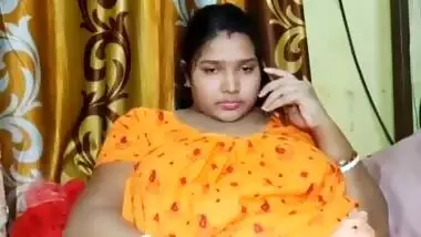 Beautiful Indian Horny Bhabi Masturbating using Oil