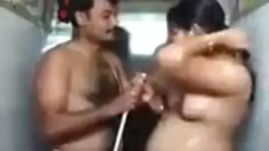 Tamil aunty bathing