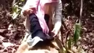 Hijabi Gf Booby young with Bf in forest