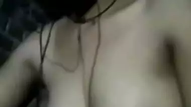 Sexy Desi Girl Showing Boobs on Video Call