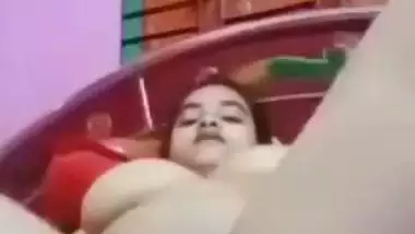 Pussy oozing orgasm bhabhi viral fingering
