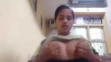 Large boob kerala beauty showcasing her breasts on livecam
