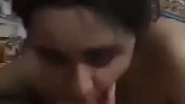 Woman gives a deep Punjabi blowjob to her lover