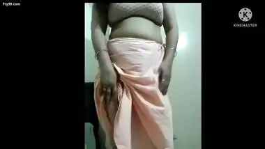 Desi Indian aunty saree changing and show his panty and piticot