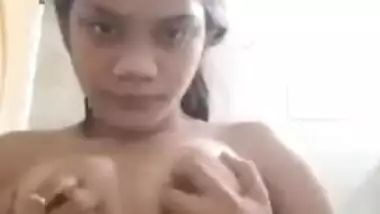 Today Exclusive -cute Desi Girl Shows Her Boobs