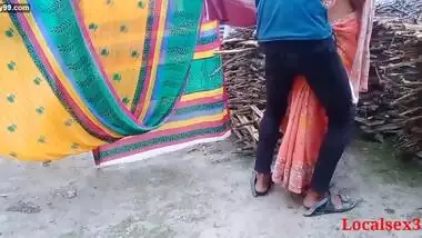 Desi indian Bhabi Sex In outdoor