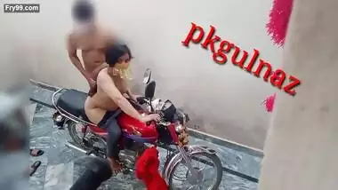 Desi stepister ki bike par chudai