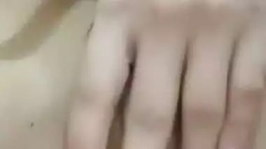 Karachi babe fucks with a metal rod in xxx Pakistani MMS