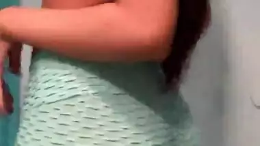 desi babe shows her boobs, pussy and ass