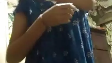 Cute Desi Girl Showing Her Boobs and Pussy New leaked MMS