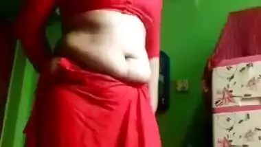 Super chubby Desi housewife sexy nude show